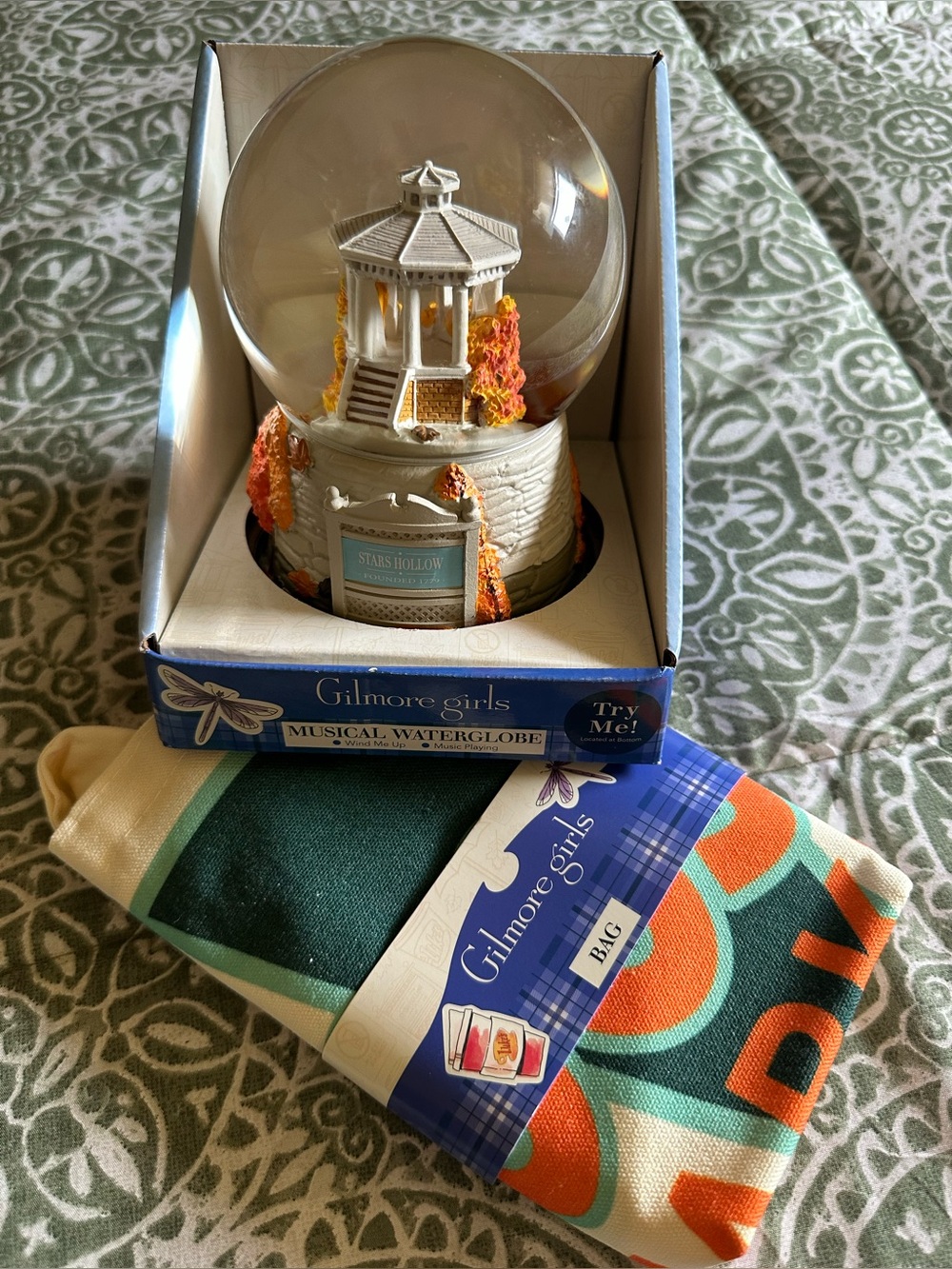 🩶GILMORE GIRLS MUSICAL SNOW WATER GLOBE STARS HALLOW AUTUMN FEST GAZEBO & TOTE🩶
